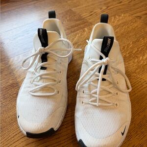 Nike Women’s White Sneakers with Black Accents- metcon 6